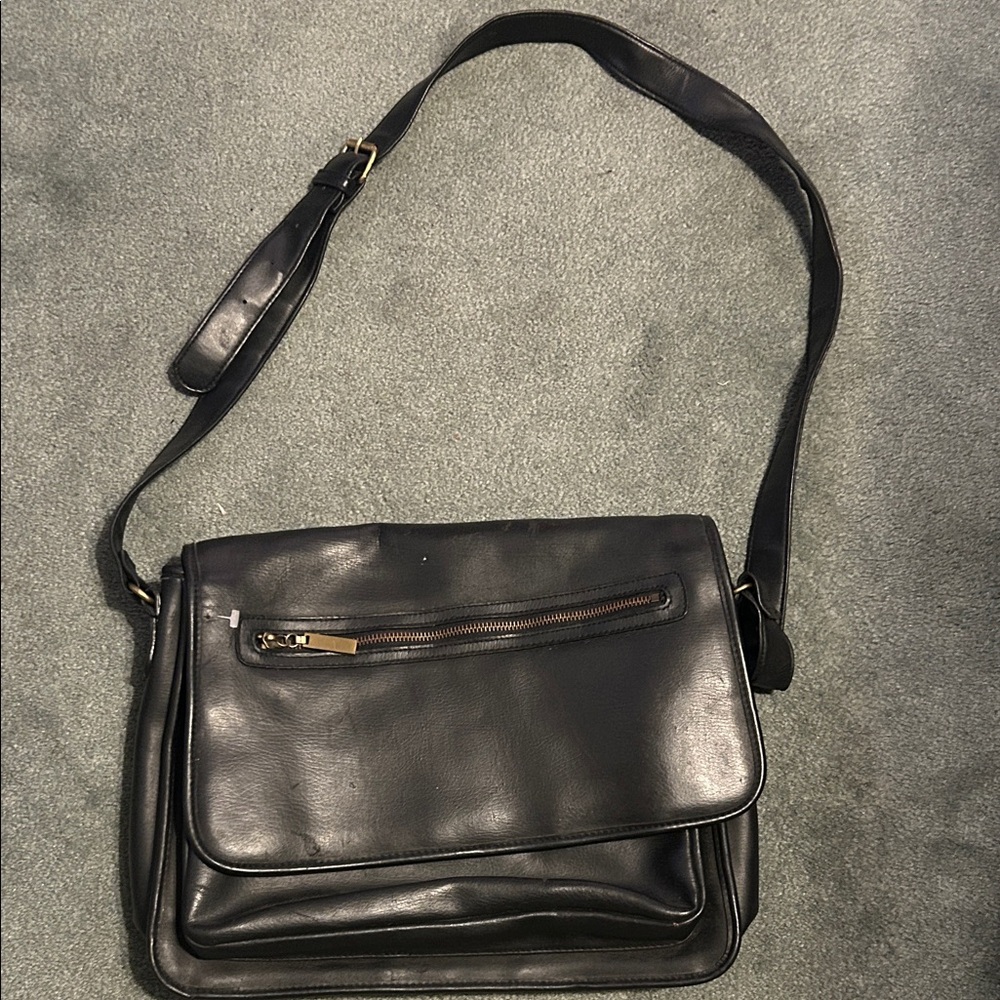 Liz Claiborne Black Leather Messenger Bag